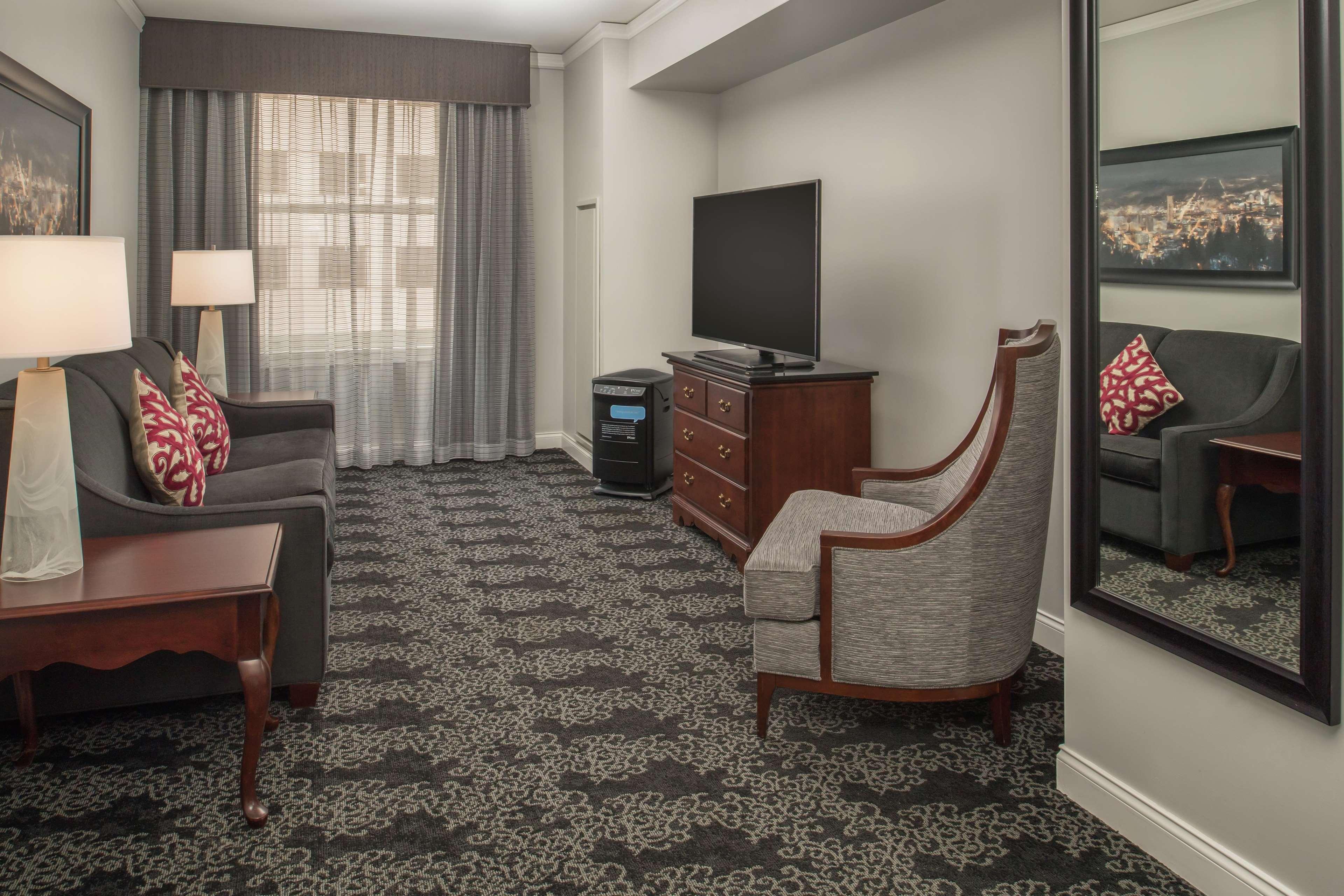 Embassy By Hilton Downtown 4*