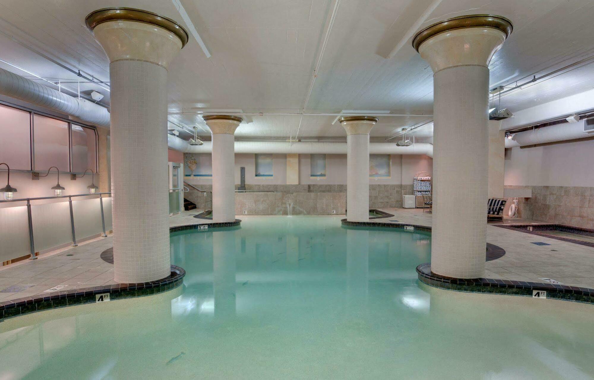 Hotel Embassy By Hilton Downtown 4*